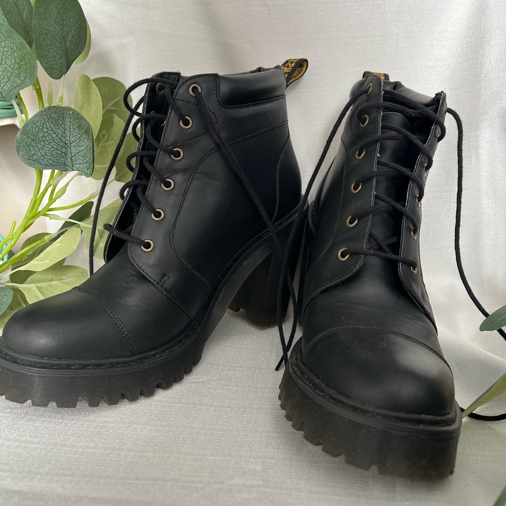 Dr. Martens Averil boot NWOT